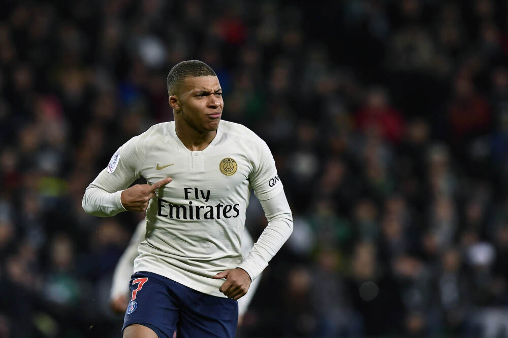 中国移动董事长杨杰卸任，原中国联通董事长陈忠岳接任